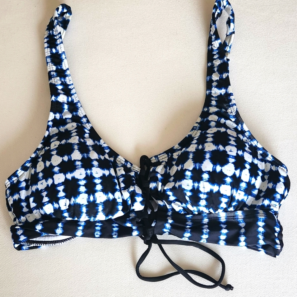 NWOT Apt 9 Bikini Top